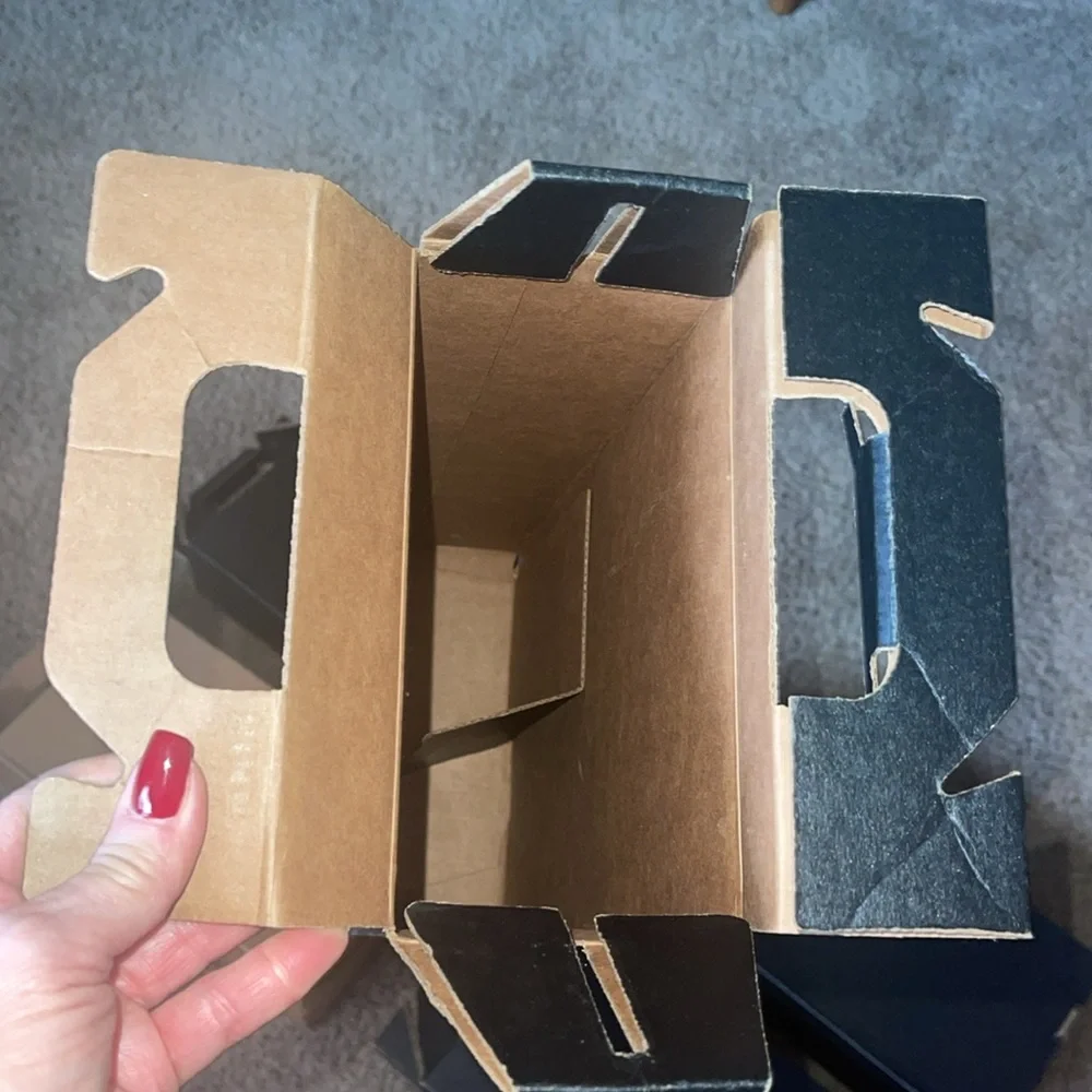 Wine carriers, cardboard & collapsible… contains five boxes, 5 protectors